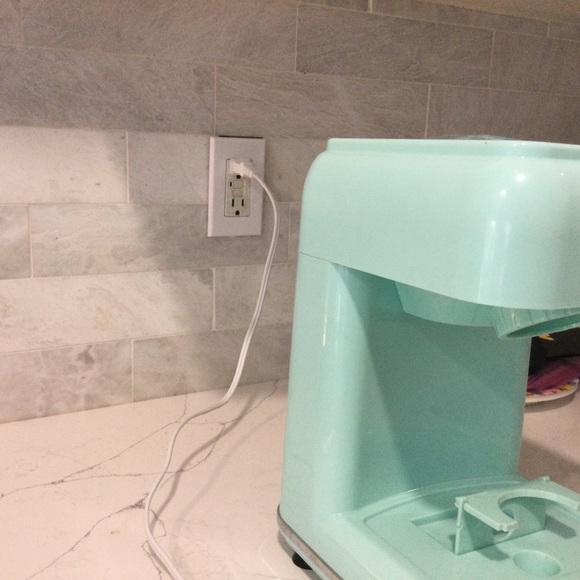 Snow cone machine used 2-4 times in brand new condition blue no box. - Picture 6 of 12